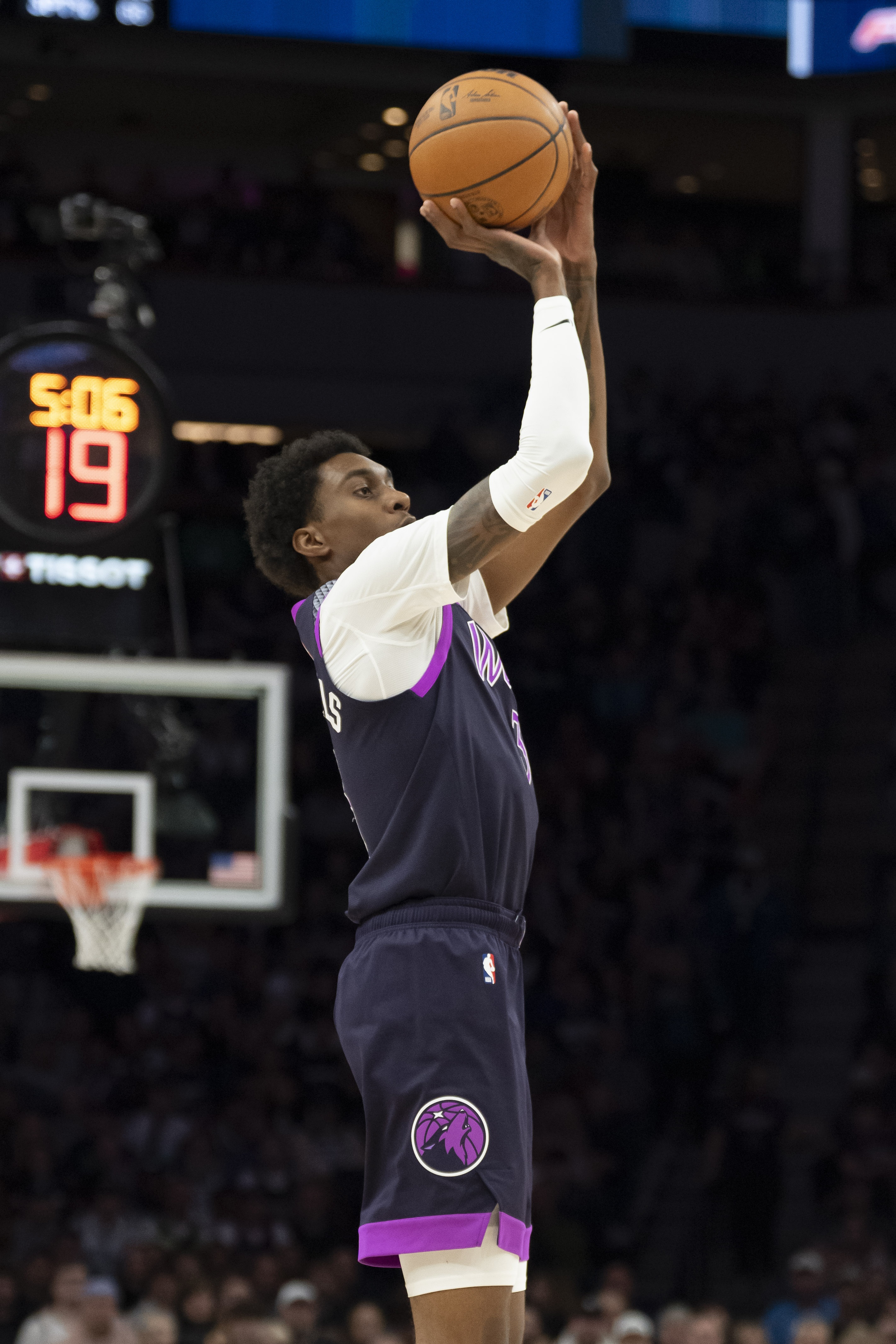 开云官方网页登录-今天相当准！麦克丹尼尔斯半场6中6得17分 三分4中4&amp;上演空接暴扣